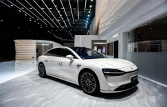 【EV扑克】余承东公布享界新色，粉色享界S9T亮相上海AWE