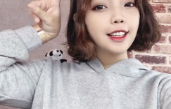 【EV女孩】幫忙扶一把！「葆葆女王」奶奶太重只好駝背，男粉熱心喊：「日行一善的時候到了！」