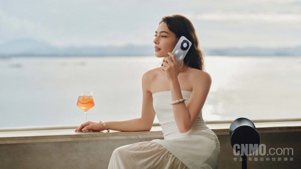 外媒关注华为Mate 80引发明星抢购潮 线上库存秒售罄