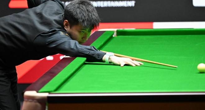 上海大师赛：赵心童6-2横扫丁俊晖，三杆破百强势晋级八强