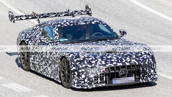 全新奔驰AMG GT Black Series谍照曝光 目标800马力 全新奔驰AMG GT Black Series谍照曝光 目标800马力